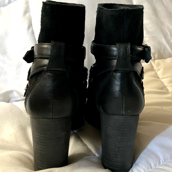 👑✅PRICE FIRM✅ UGG Black Leather Suede Ankle Boots - Picture 5 of 17